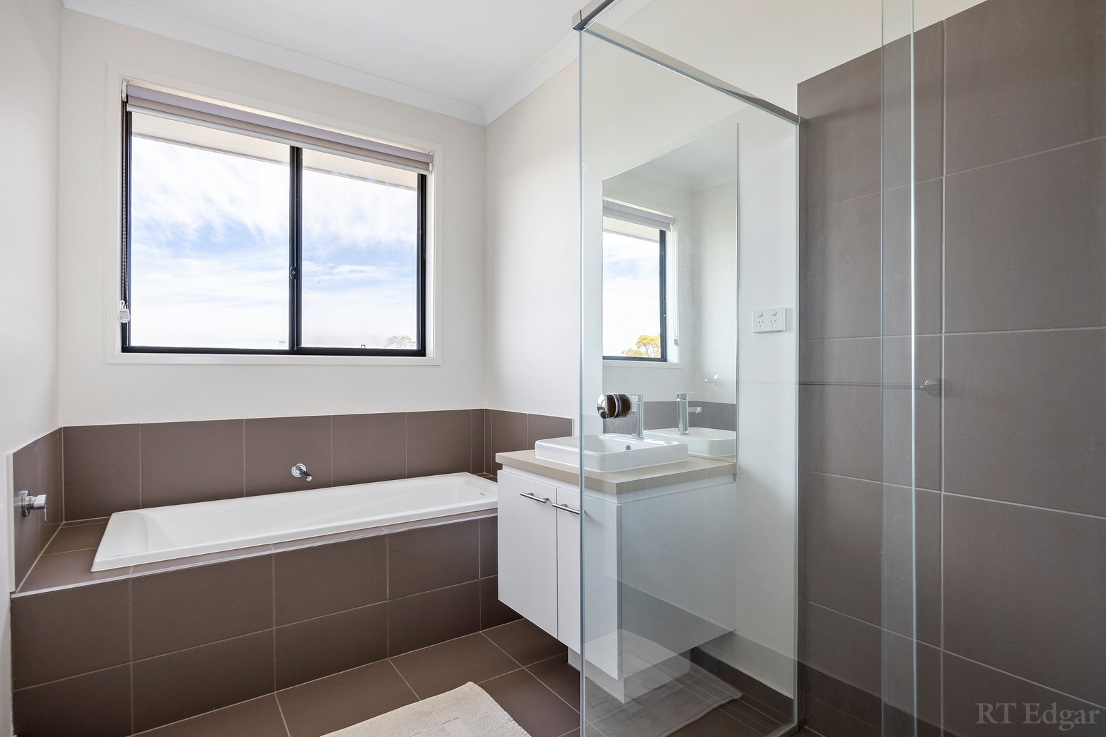 Real Estate and Property in 14 Vistaglen Court, Rye, VIC