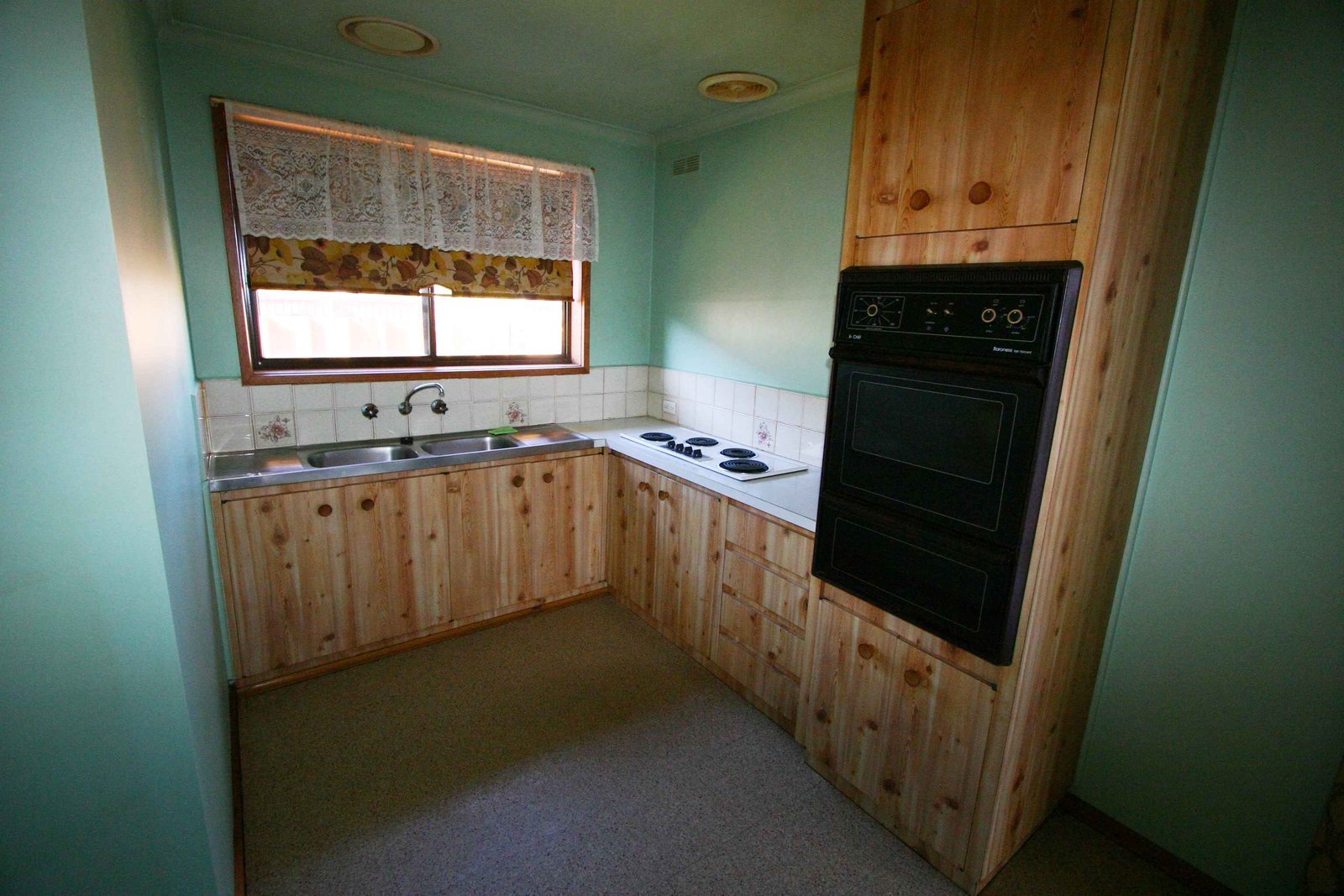 1/4 Wall Street SEBASTOPOL 2