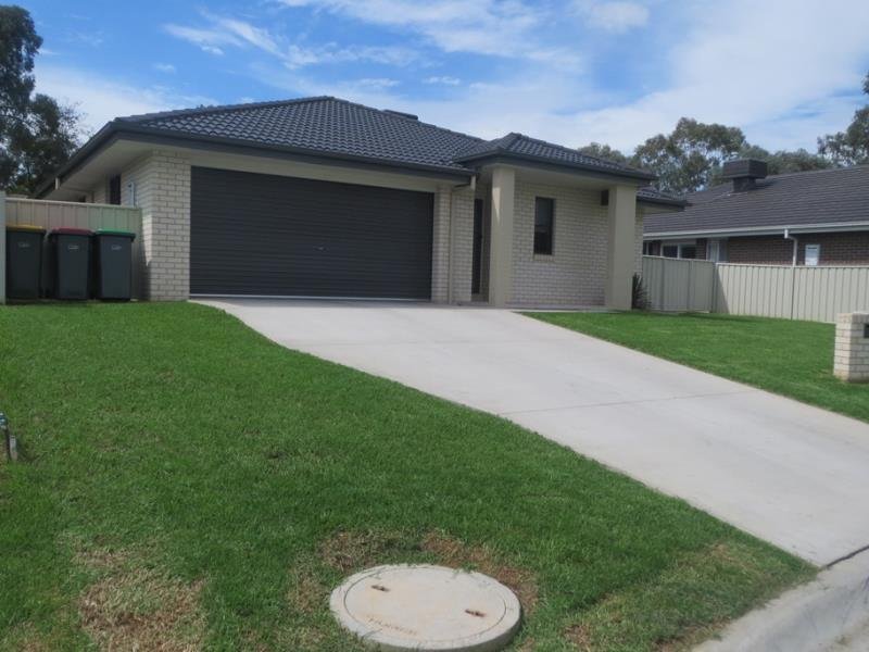 14 Water Gum Close TAMWORTH 1