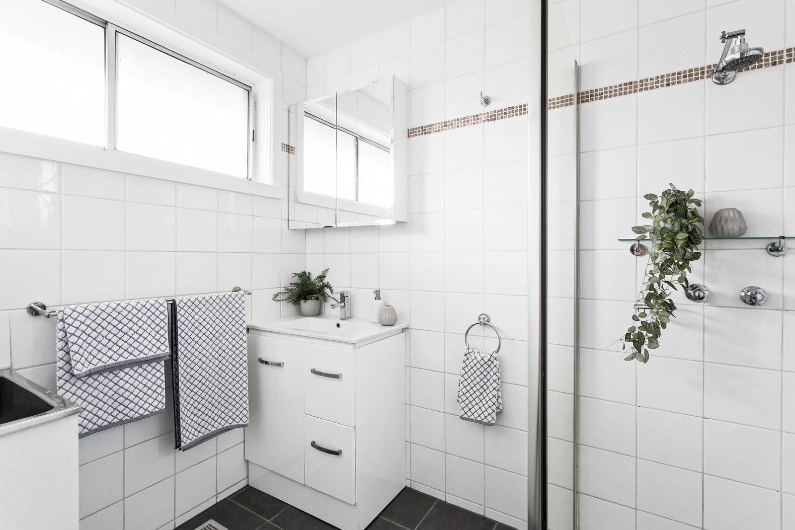 Real Estate and Property in 1/4 Waverley Road, Chadstone, VIC