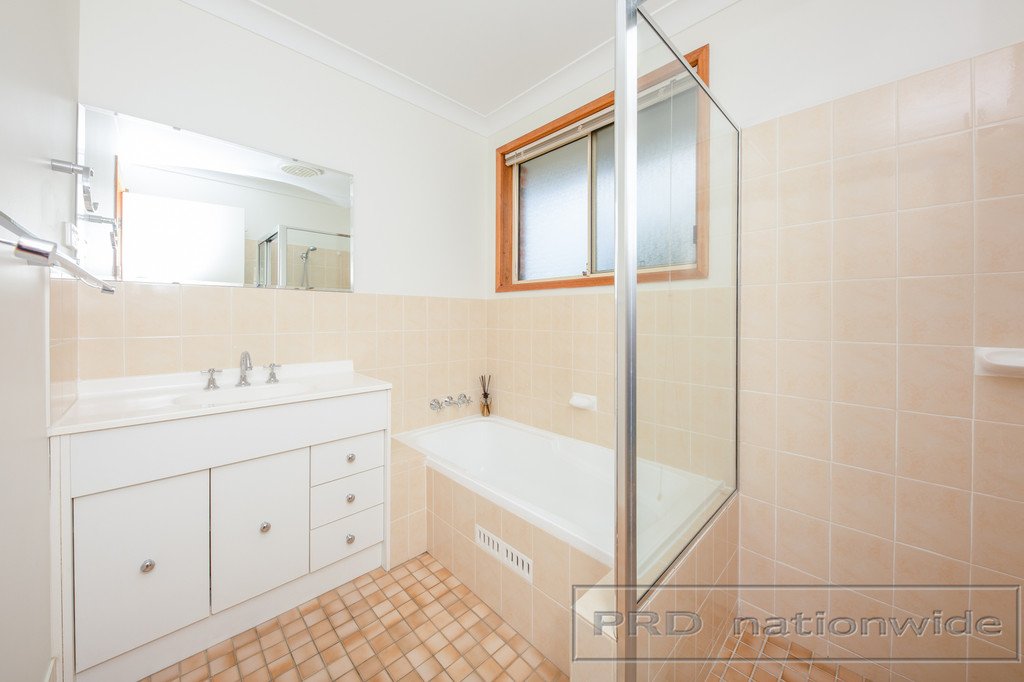 14 Whitburn st  GRETA 9