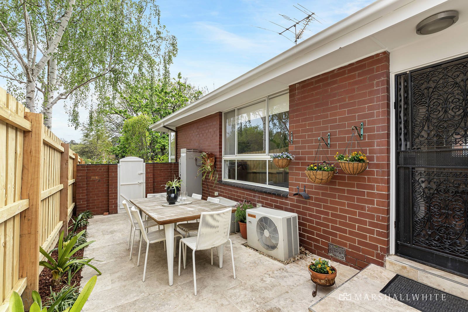 1/4 Willow Grove, Canterbury, VIC