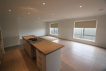 14 Wilmott Street Lucas 4