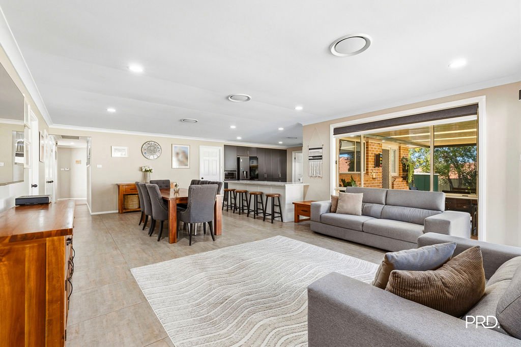 14 Woodlands Drive GLENMORE PARK 2