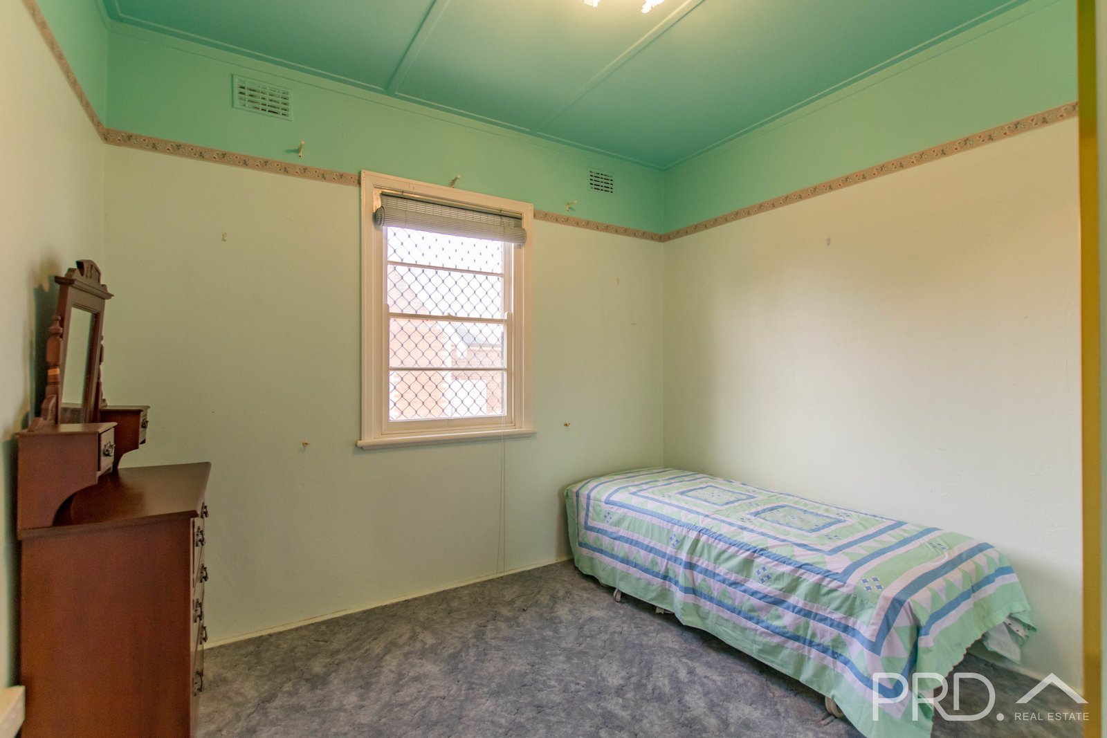 14 Wynyard Street TUMUT 9