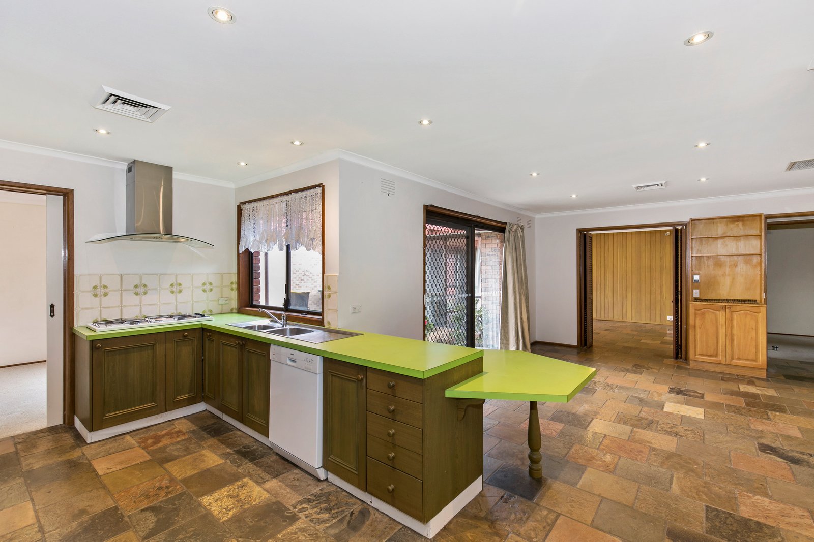 Gallery: 140 Centre Dandenong Road