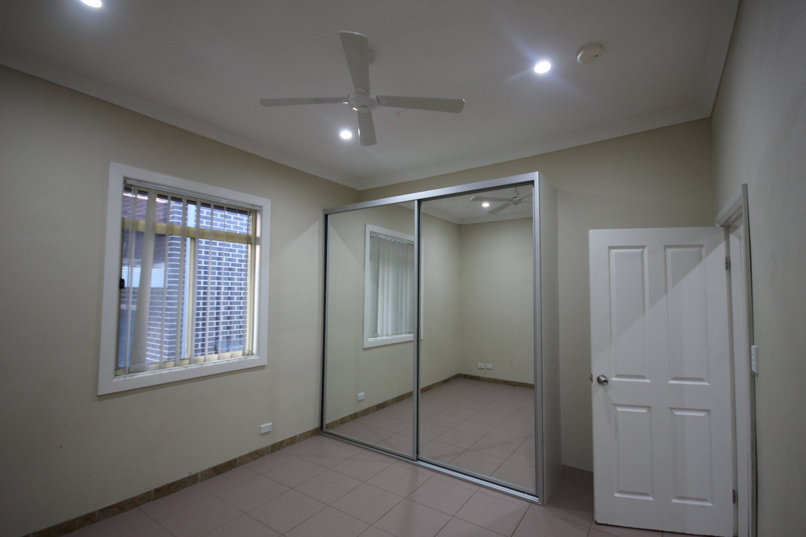 1/40 Dennis Street LAKEMBA 3