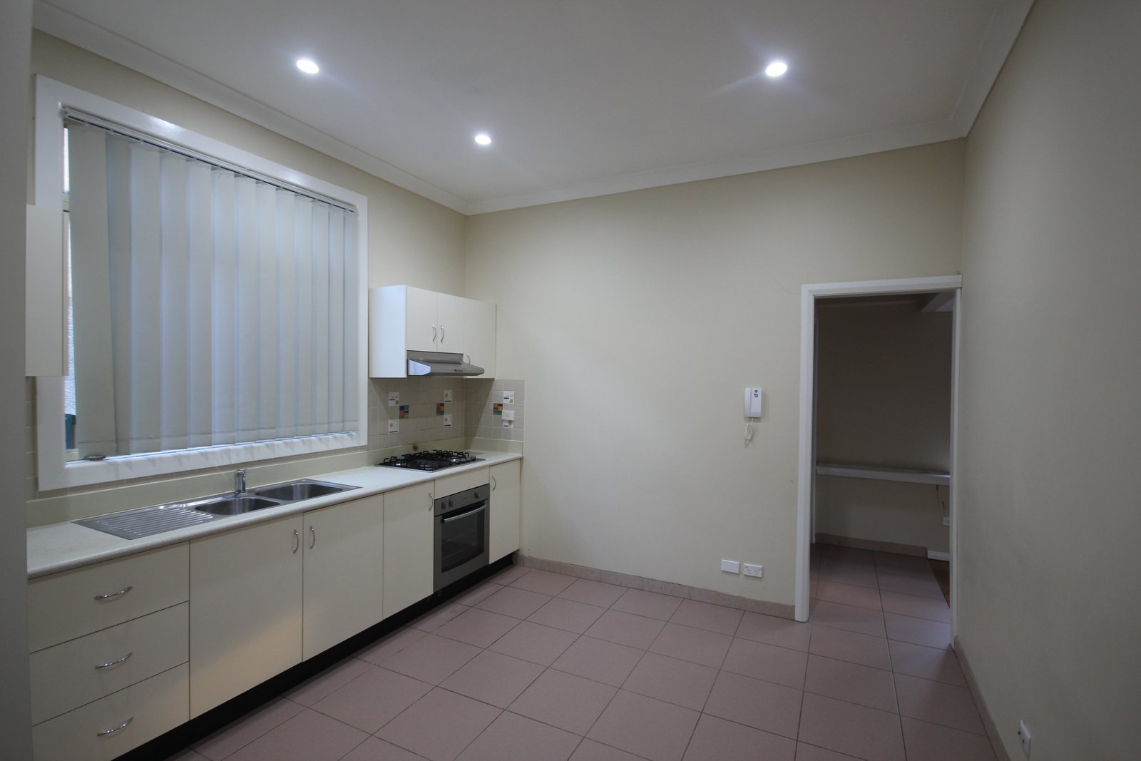 1/40 Dennis Street LAKEMBA 2