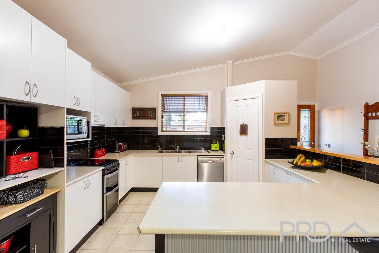 140 Dow Avenue,  CABARITA 6