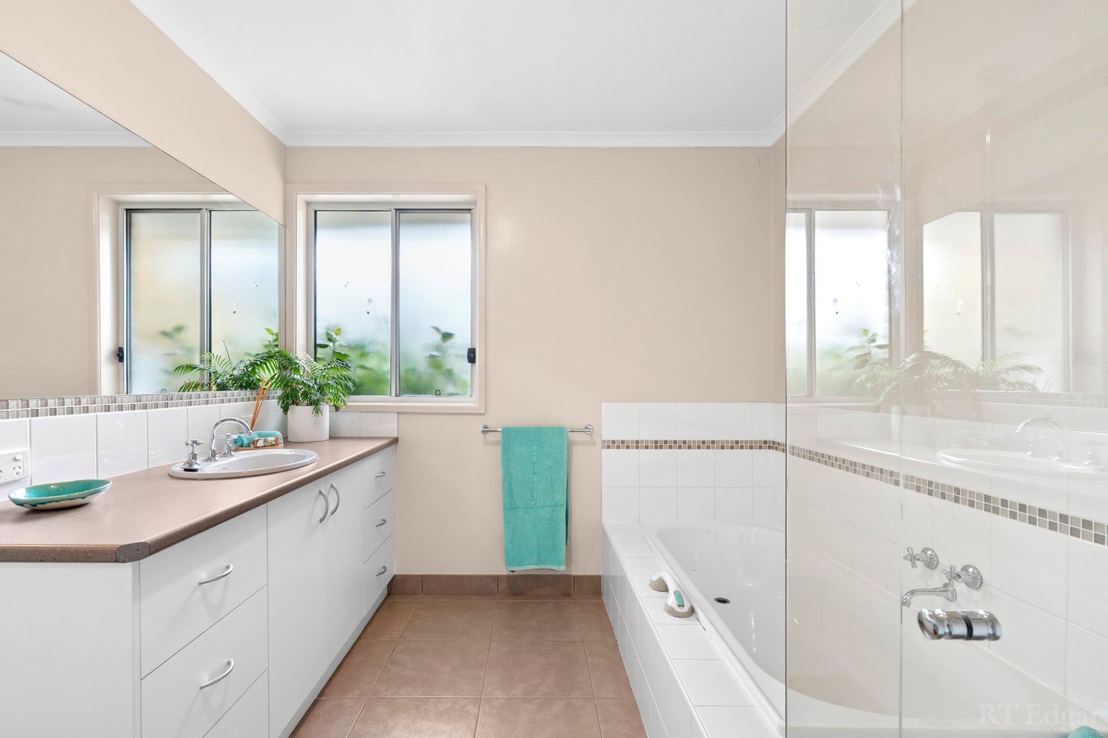 Real Estate and Property in 140 Fellows Road, Point Lonsdale, VIC