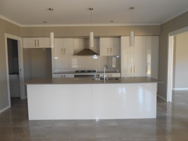 140 Flinders Street TAMWORTH 3