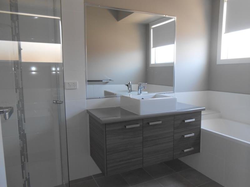 140 Flinders Street TAMWORTH 7