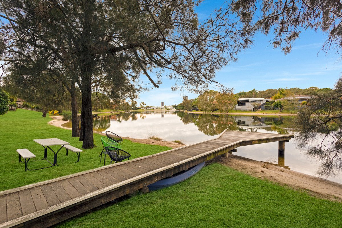 1/40 Sunbird Street BURLEIGH WATERS 1