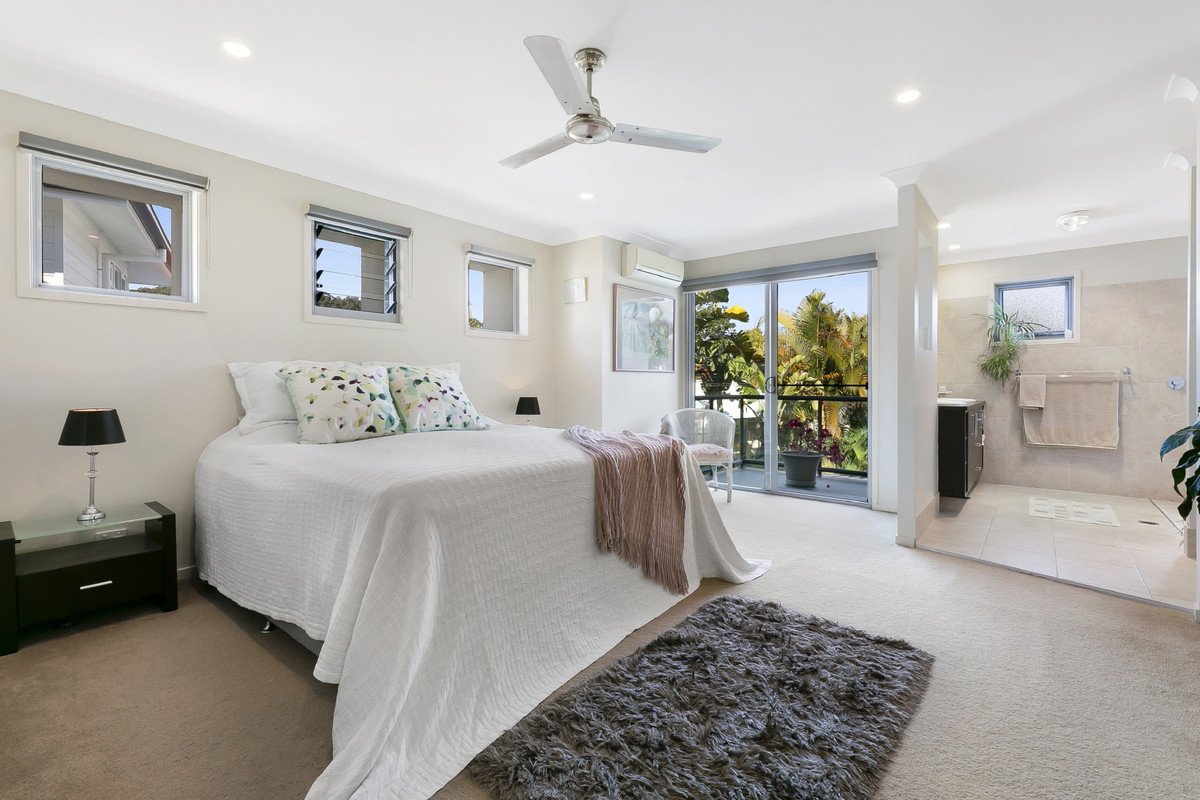 1/40 Tawarri Crescent Burleigh Heads 4