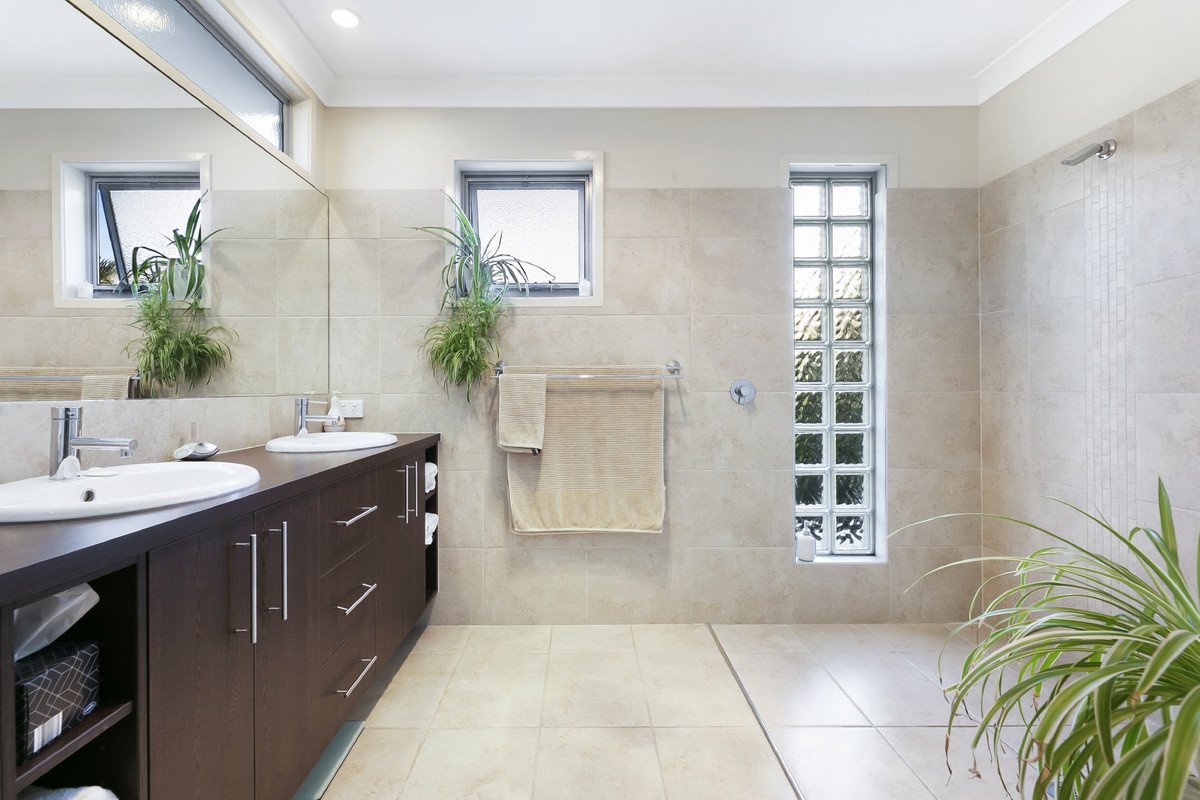 1/40 Tawarri Crescent Burleigh Heads 5