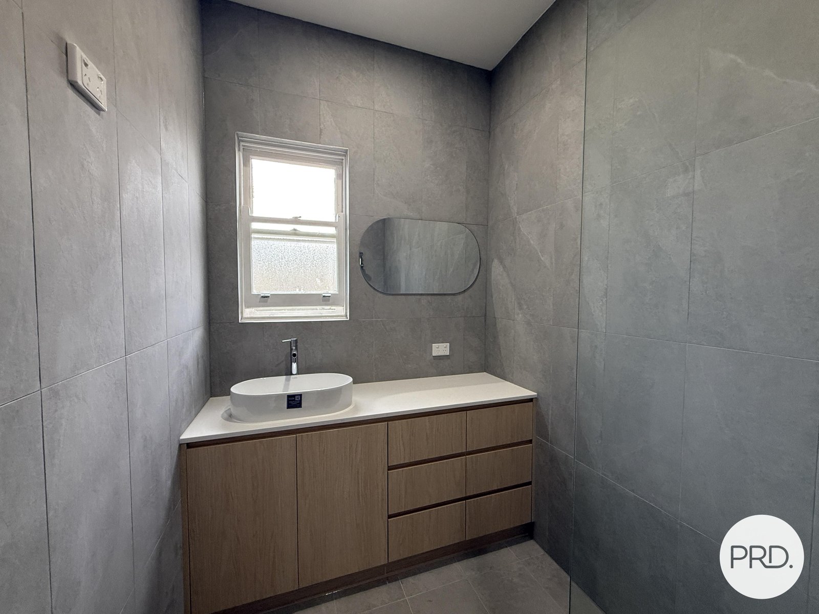 140 Uriarra Road CRESTWOOD 8