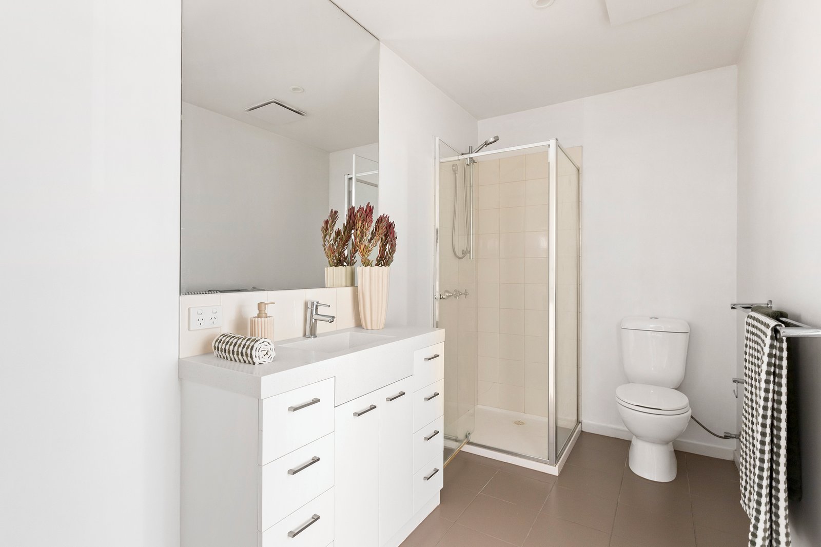 Real Estate and Property in 1/400 Dandenong Road, Caulfield North, VIC