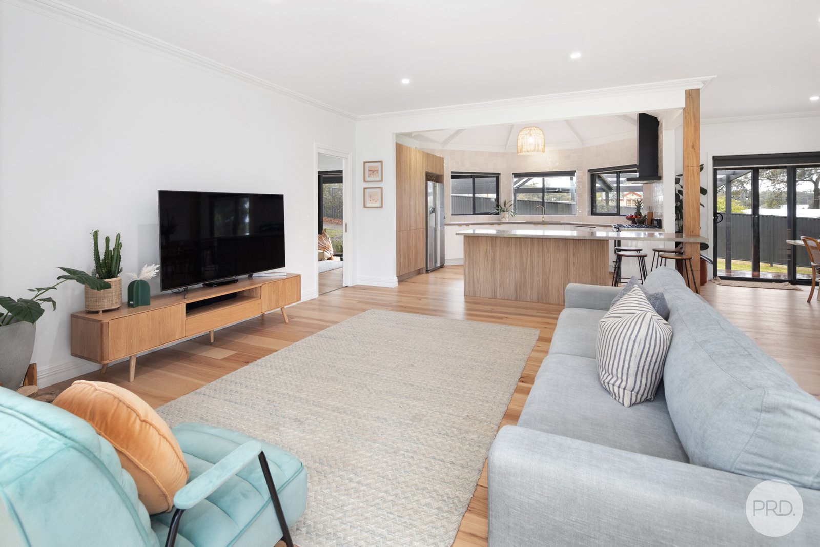 1/400 Fussell Street CANADIAN 5