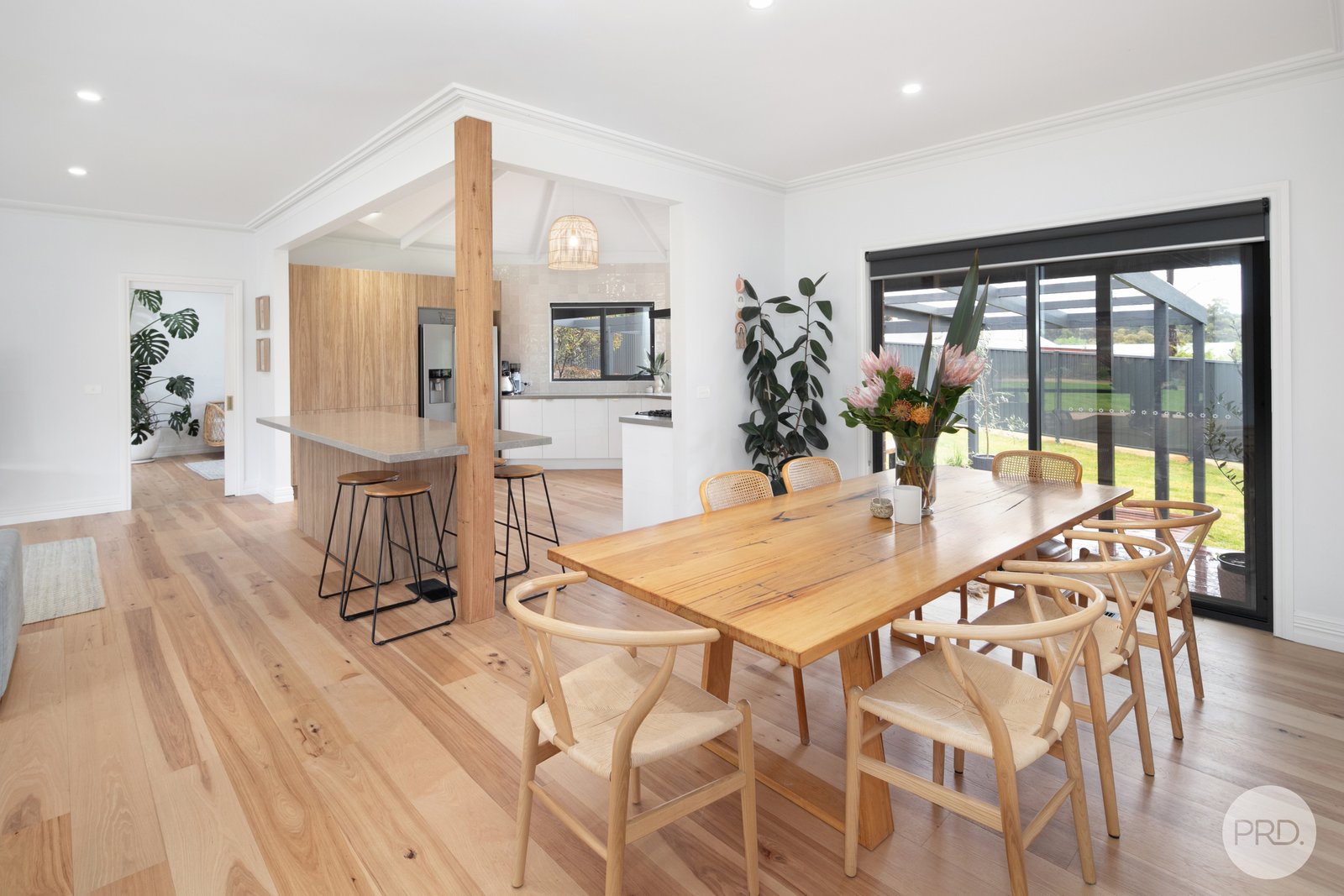 1/400 Fussell Street CANADIAN 8