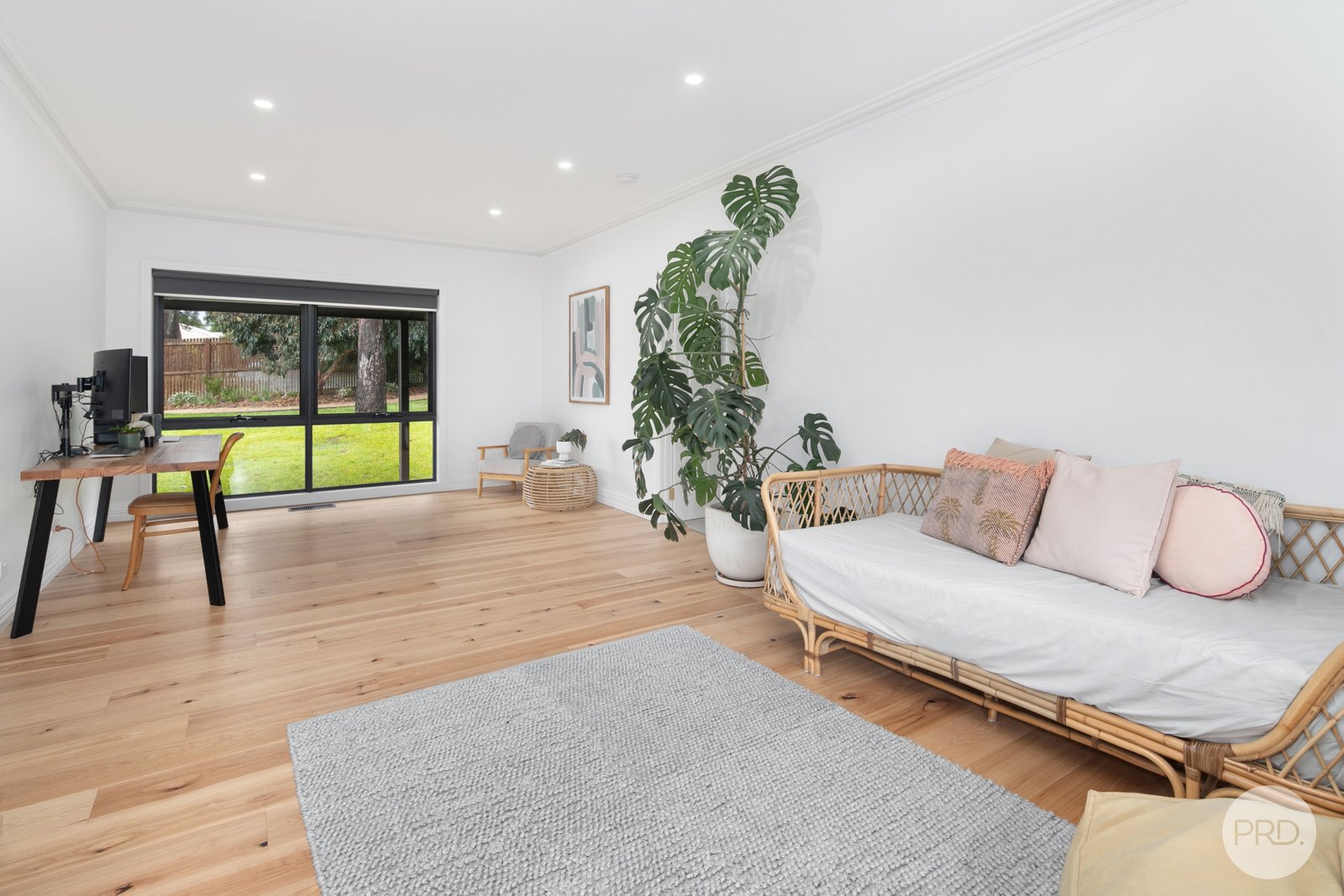 1/400 Fussell Street CANADIAN 9