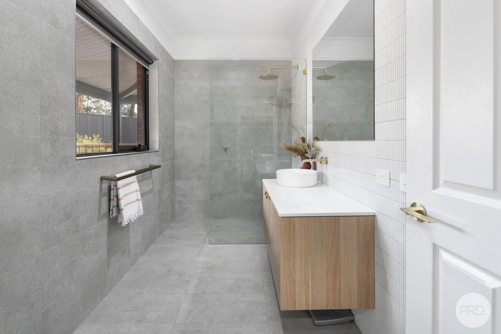 1/400 Fussell Street CANADIAN 12