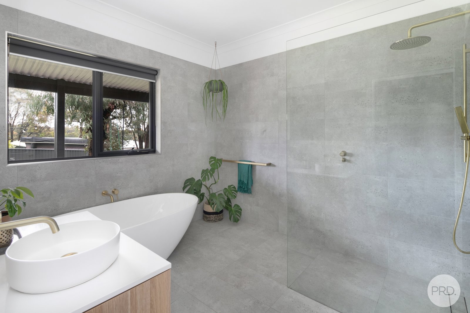 1/400 Fussell Street CANADIAN 17