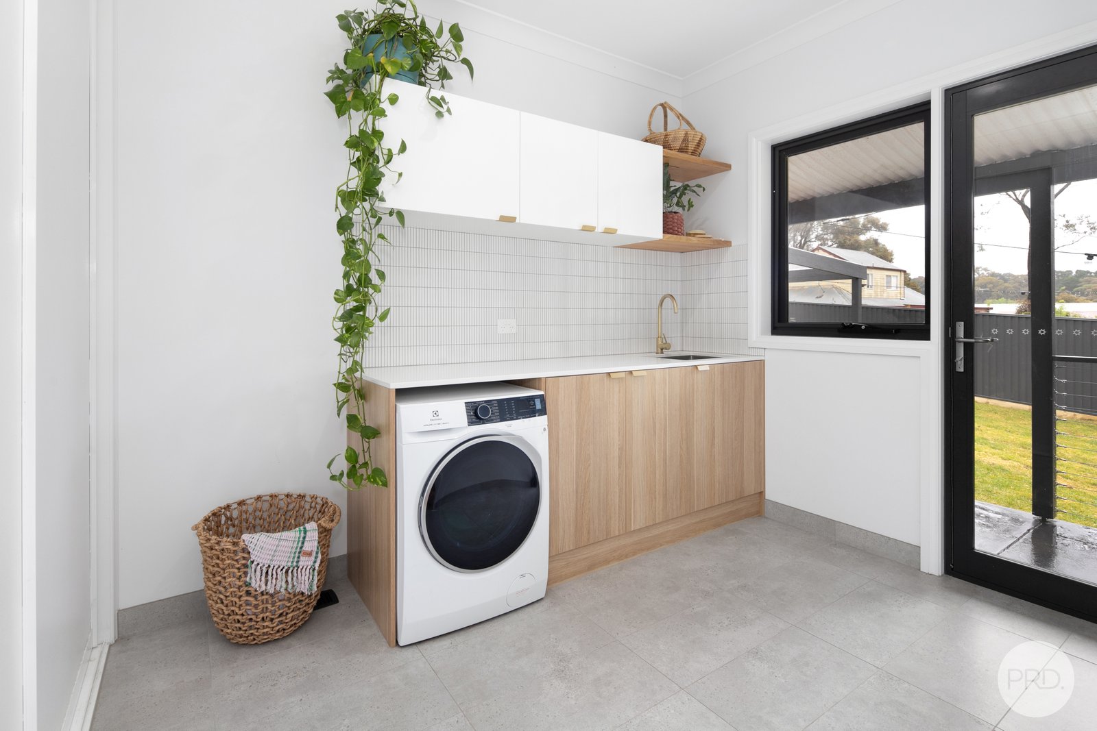 1/400 Fussell Street CANADIAN 19