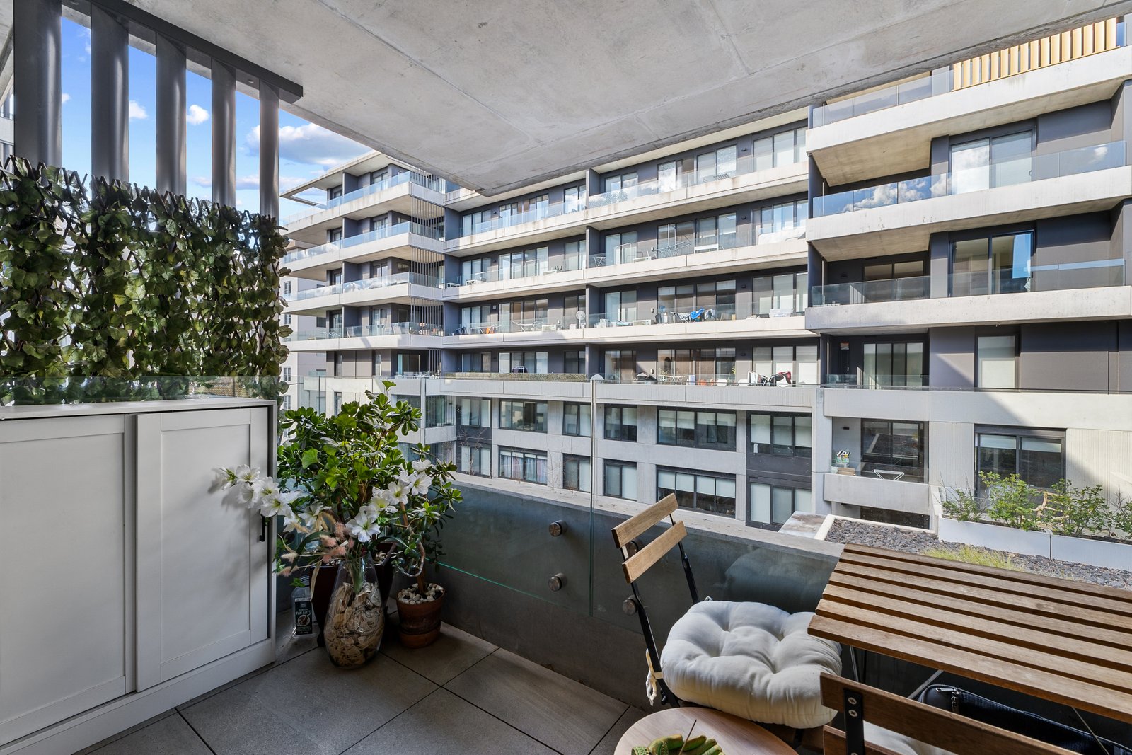 140/217 Northbourne Avenue TURNER 9