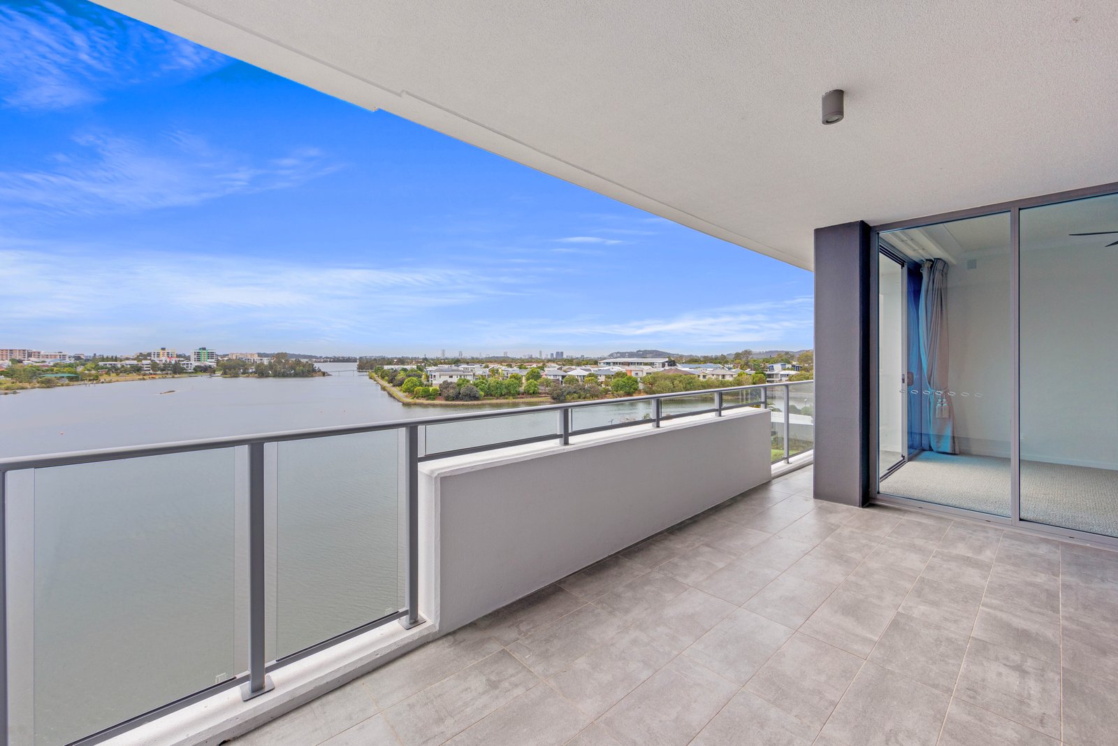 1406/397 Christine Avenue VARSITY LAKES 1