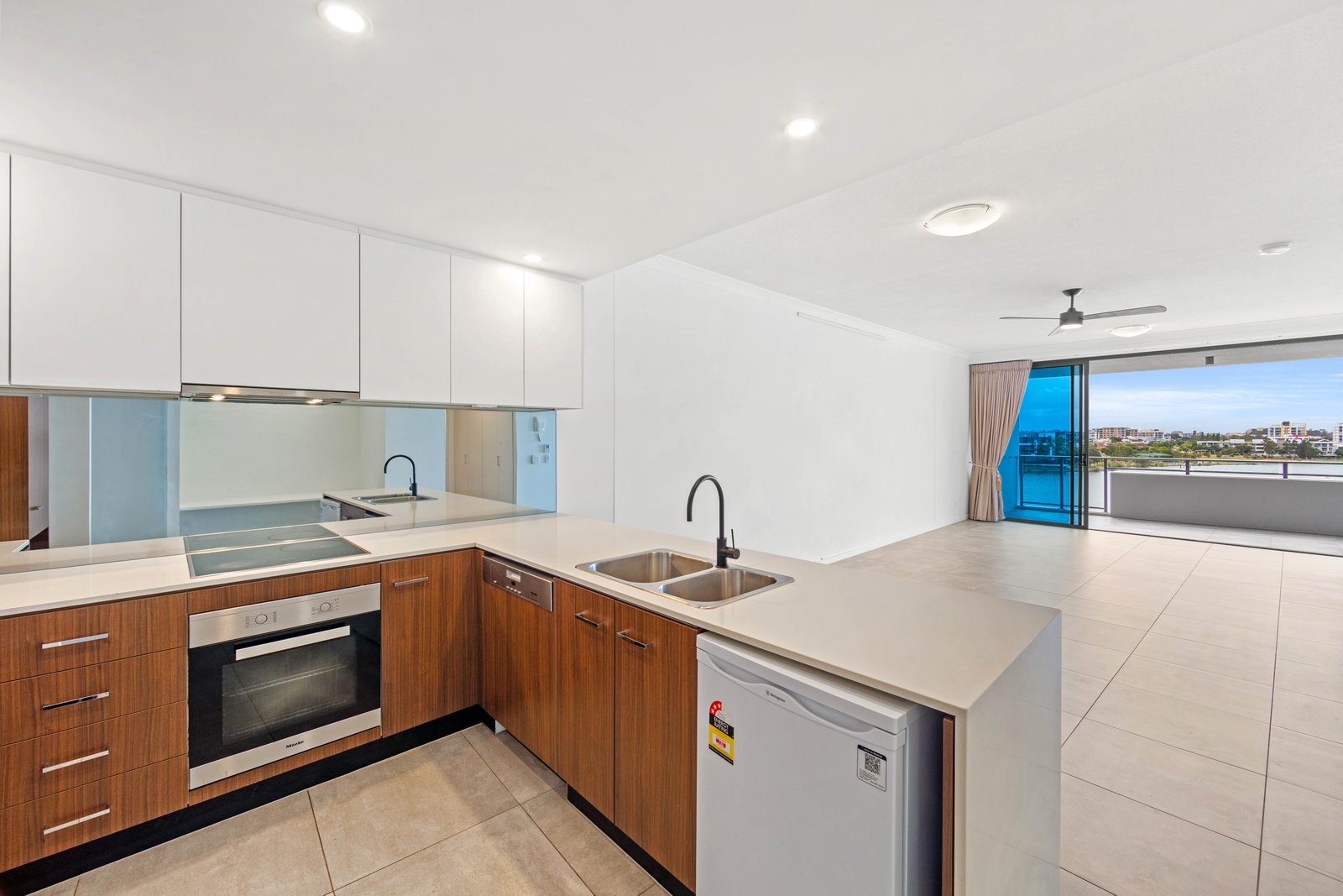 1406/397 Christine Avenue VARSITY LAKES 3