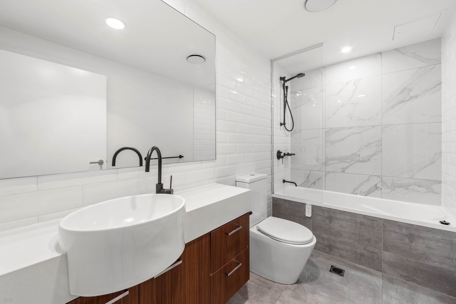 1406/397 Christine Avenue VARSITY LAKES 7