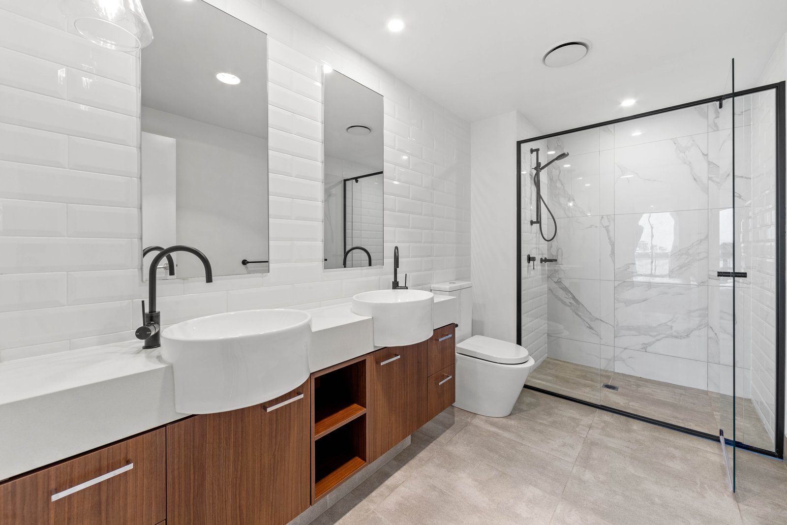 1406/397 Christine Avenue VARSITY LAKES 9