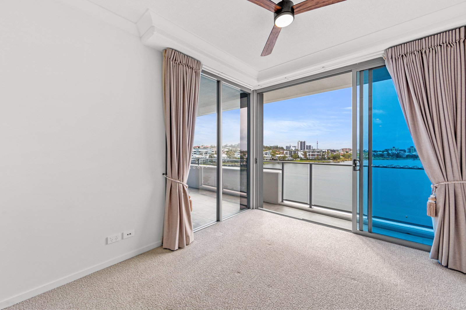 1406/397 Christine Avenue VARSITY LAKES 5