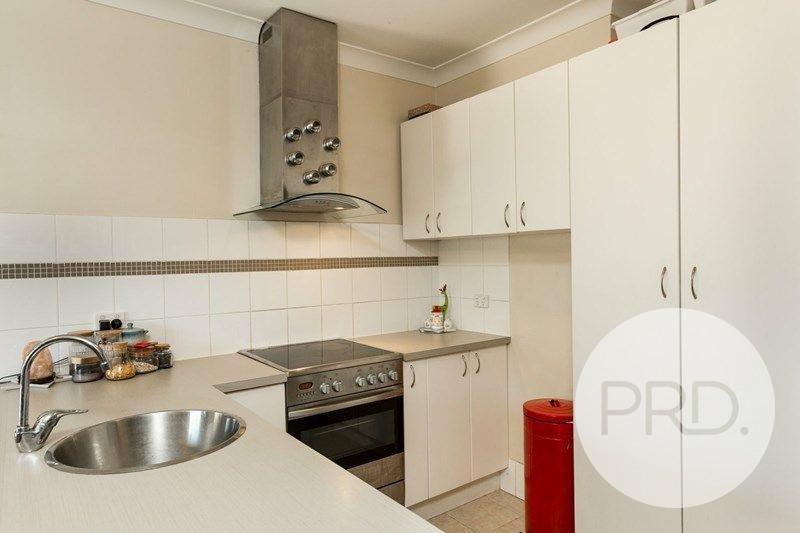 1/409 Olive Street ALBURY 3