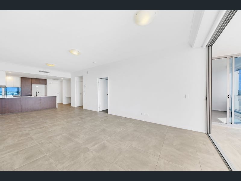 1409/397 Christine Avenue VARSITY LAKES 7