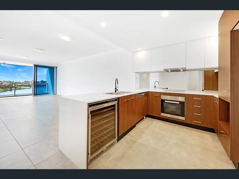 1409/397 Christine Avenue VARSITY LAKES 10