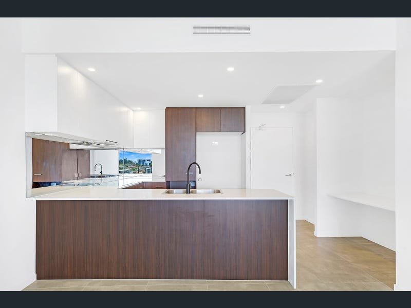 1409/397 Christine Avenue VARSITY LAKES 12