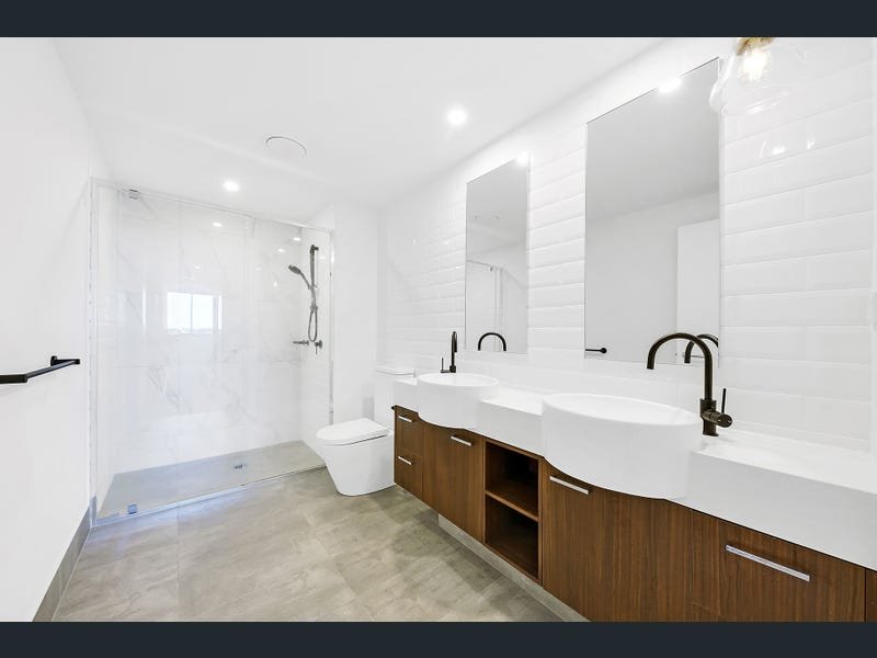 1409/397 Christine Avenue VARSITY LAKES 16