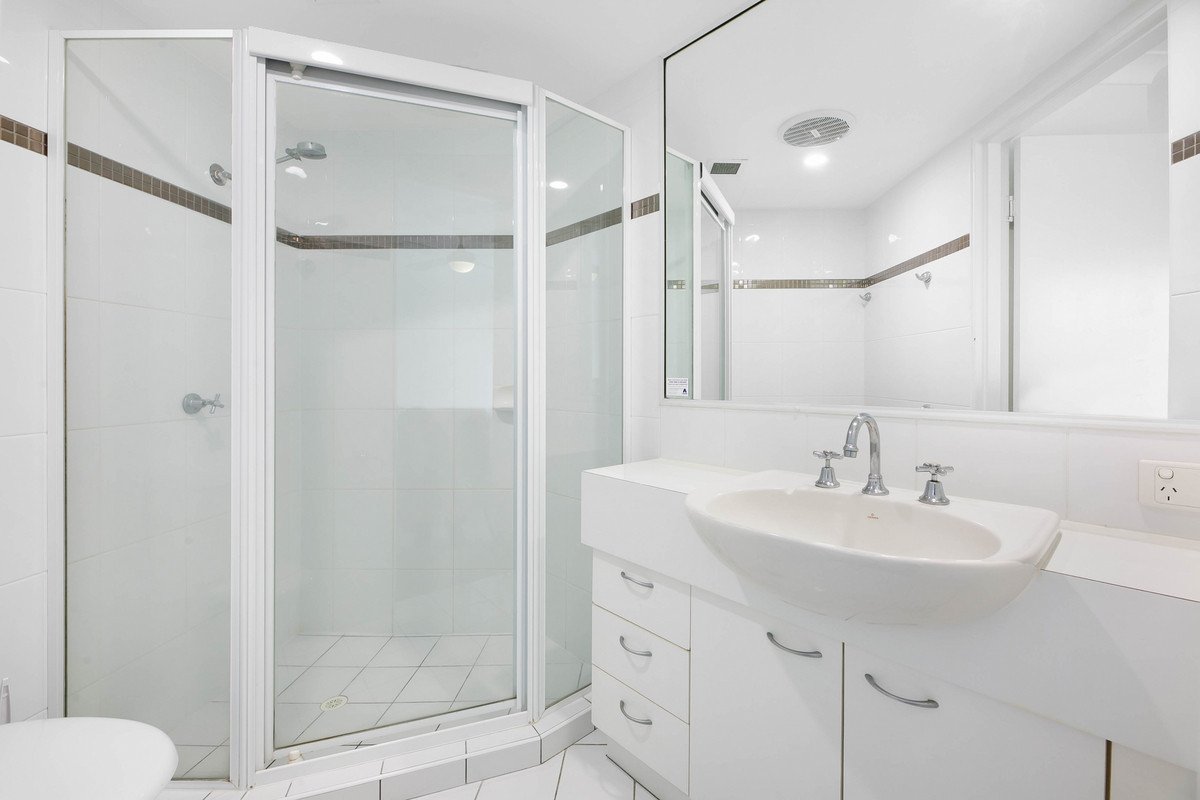 14/136 The Esplanade Burleigh Heads 11