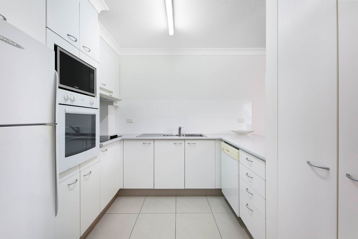 14/136 The Esplanade Burleigh Heads 12