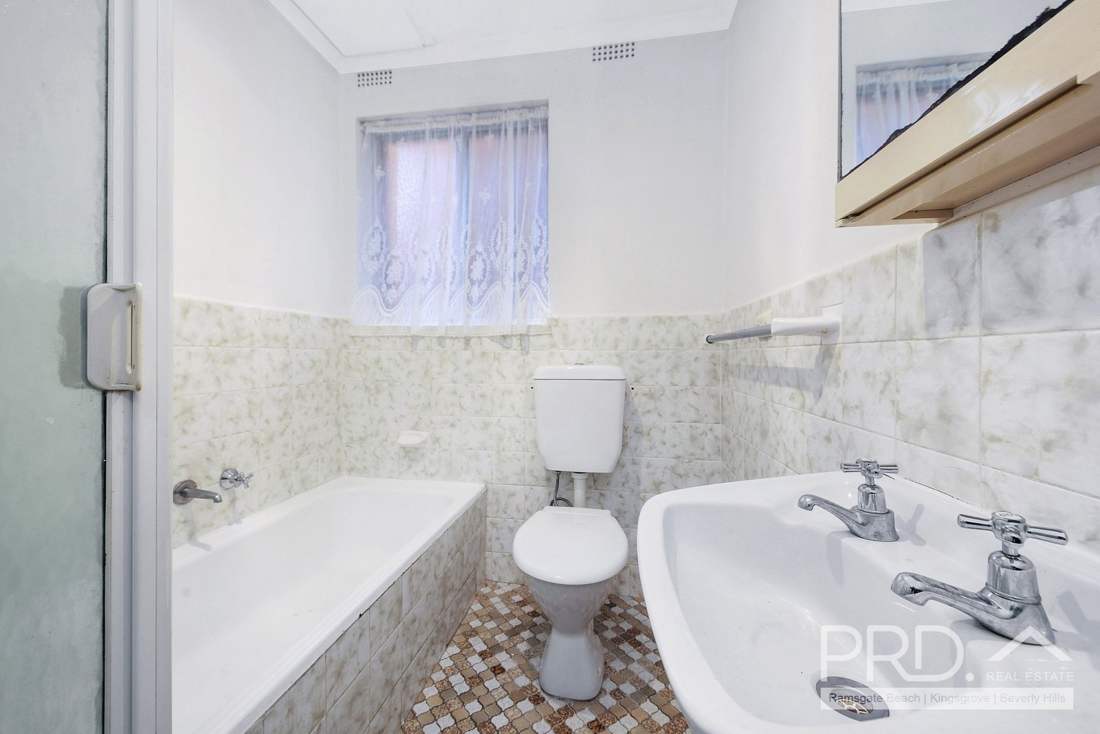 14/146-148 Chuter Avenue SANS SOUCI 3