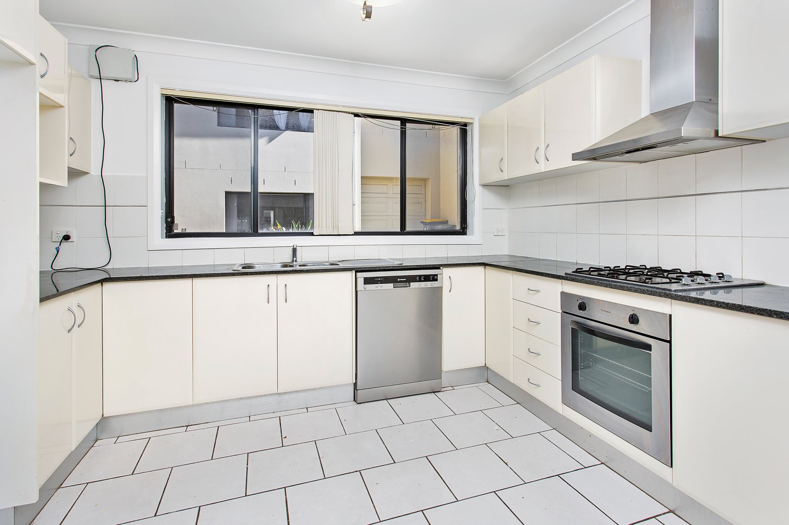 14/15-17 Woodlawn Ave  MANGERTON 2