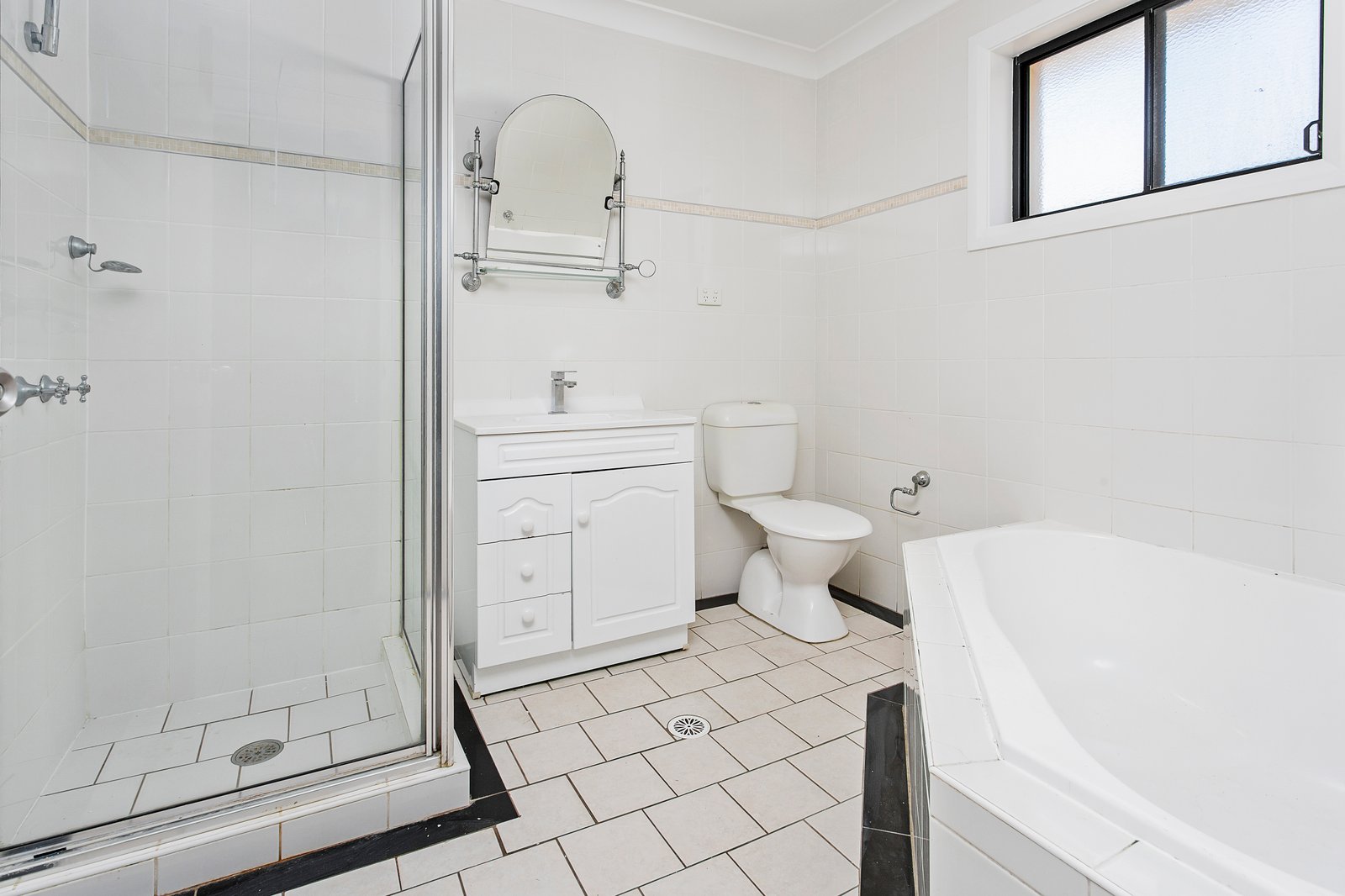 14/15-17 Woodlawn Ave  MANGERTON 6