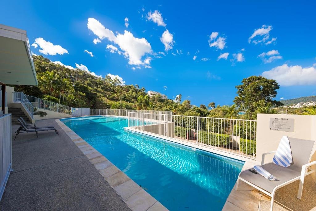 14/15 Flame Tree Court AIRLIE BEACH 3