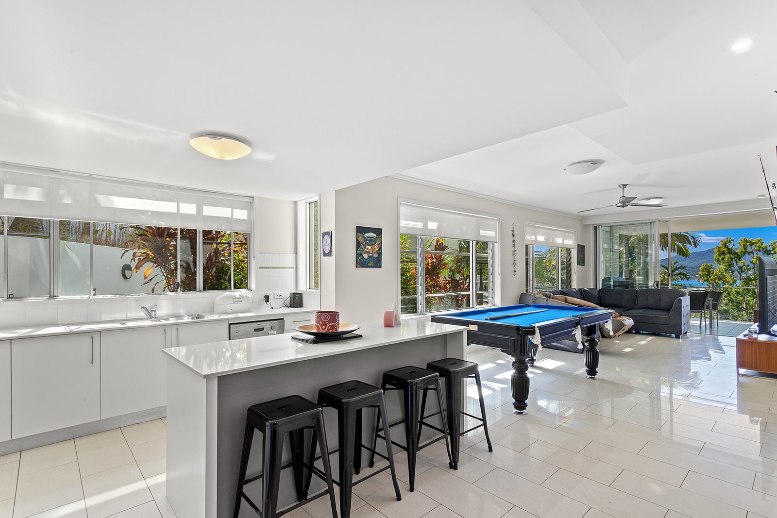 14/15 Flame Tree Court AIRLIE BEACH 4