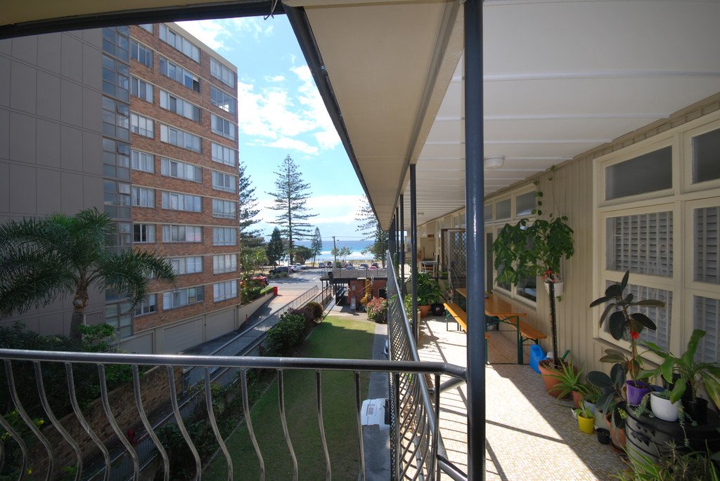 14/16 The Esplanade BURLEIGH HEADS 1