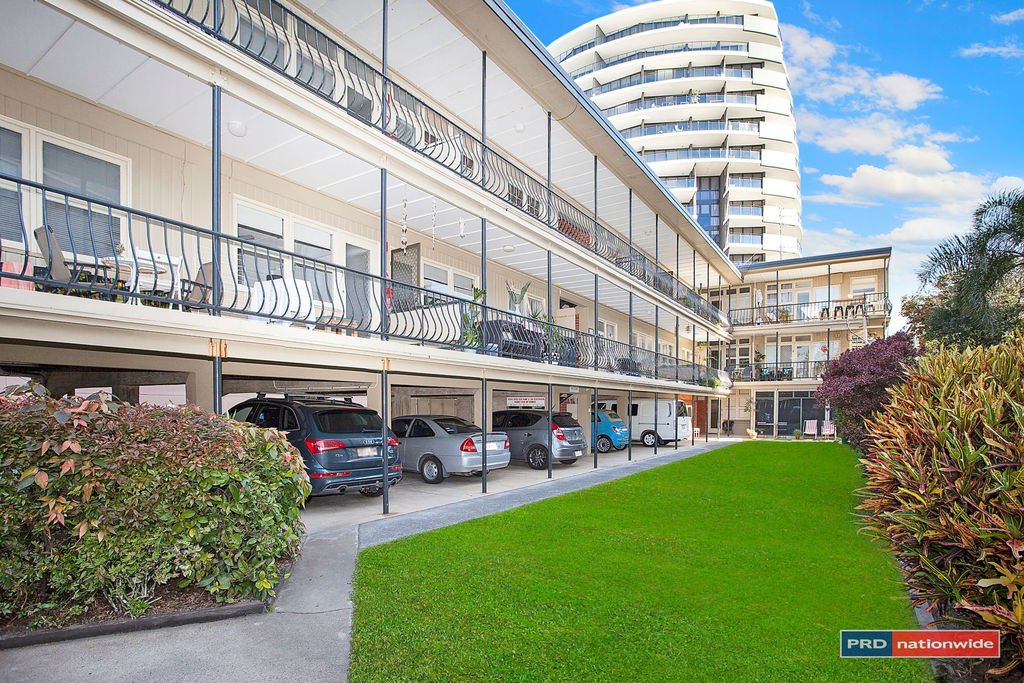 14/16 The Esplanade BURLEIGH HEADS 2