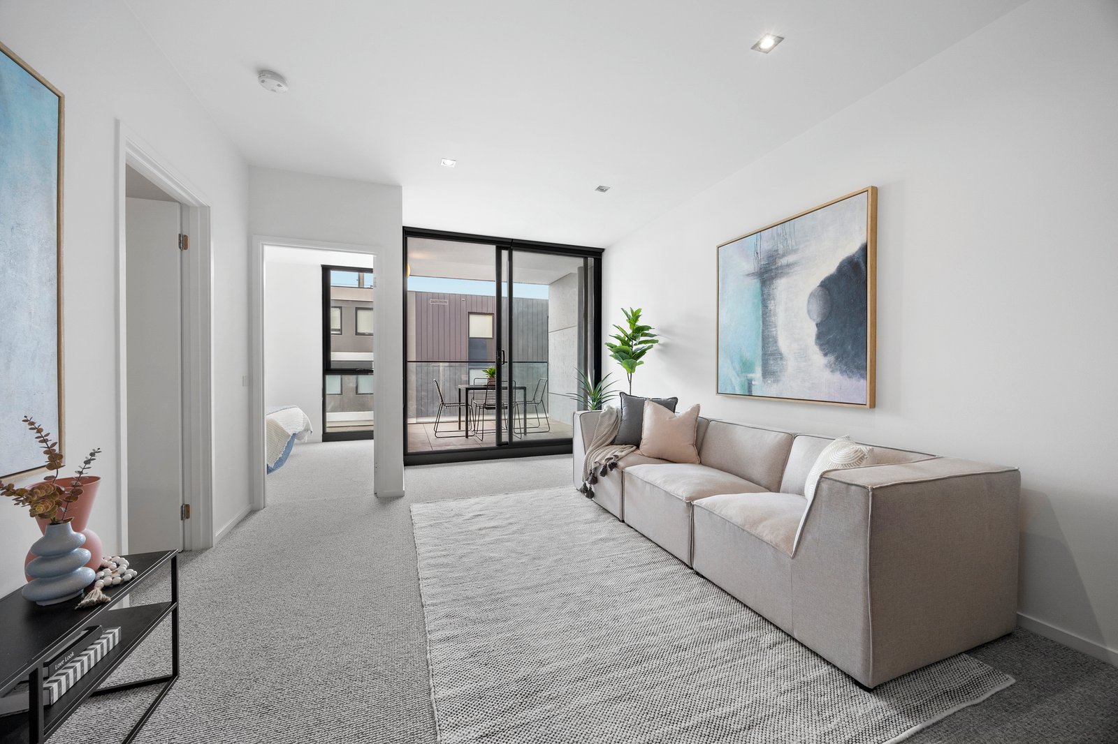 Gallery: 141/75 Graham Road