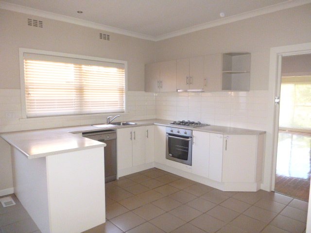 1418 Gregory Street LAKE WENDOUREE 2