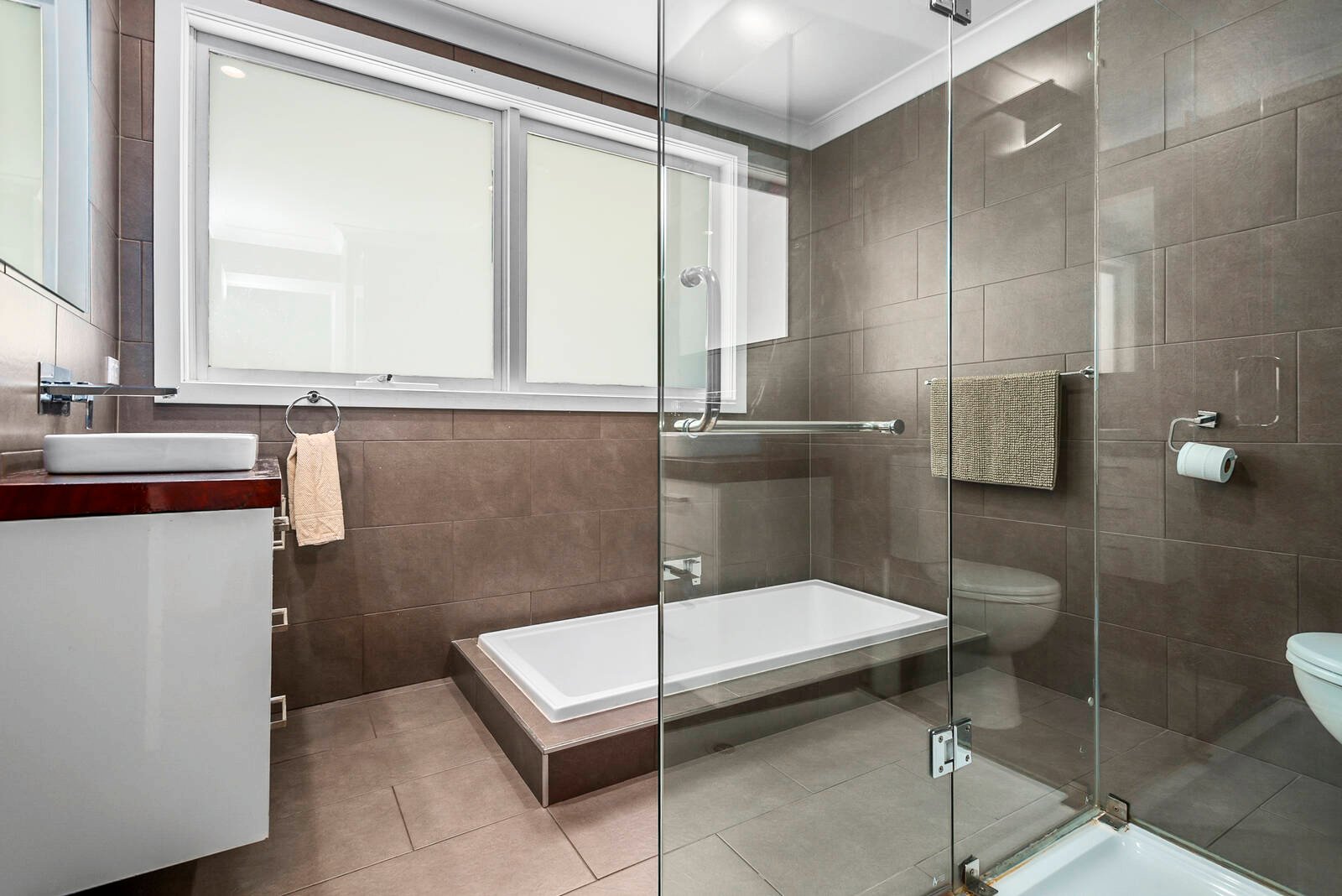 Real Estate and Property in 1418 Romsey Road, Romsey, VIC